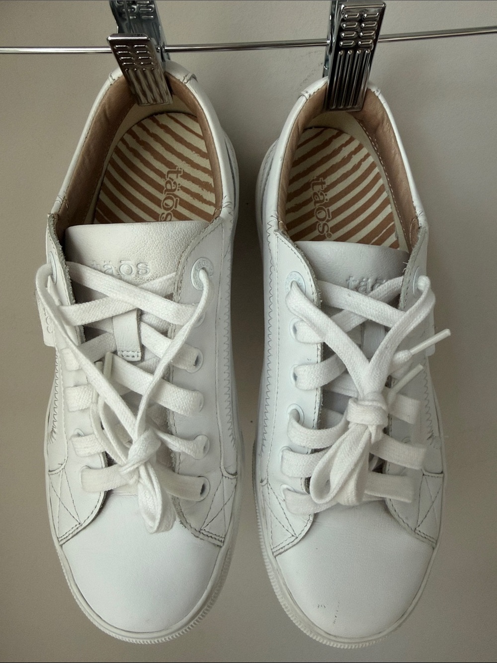 Taos Plim Soul Lux White Leather Sneakers Size 7 Comfort Walking Shoes